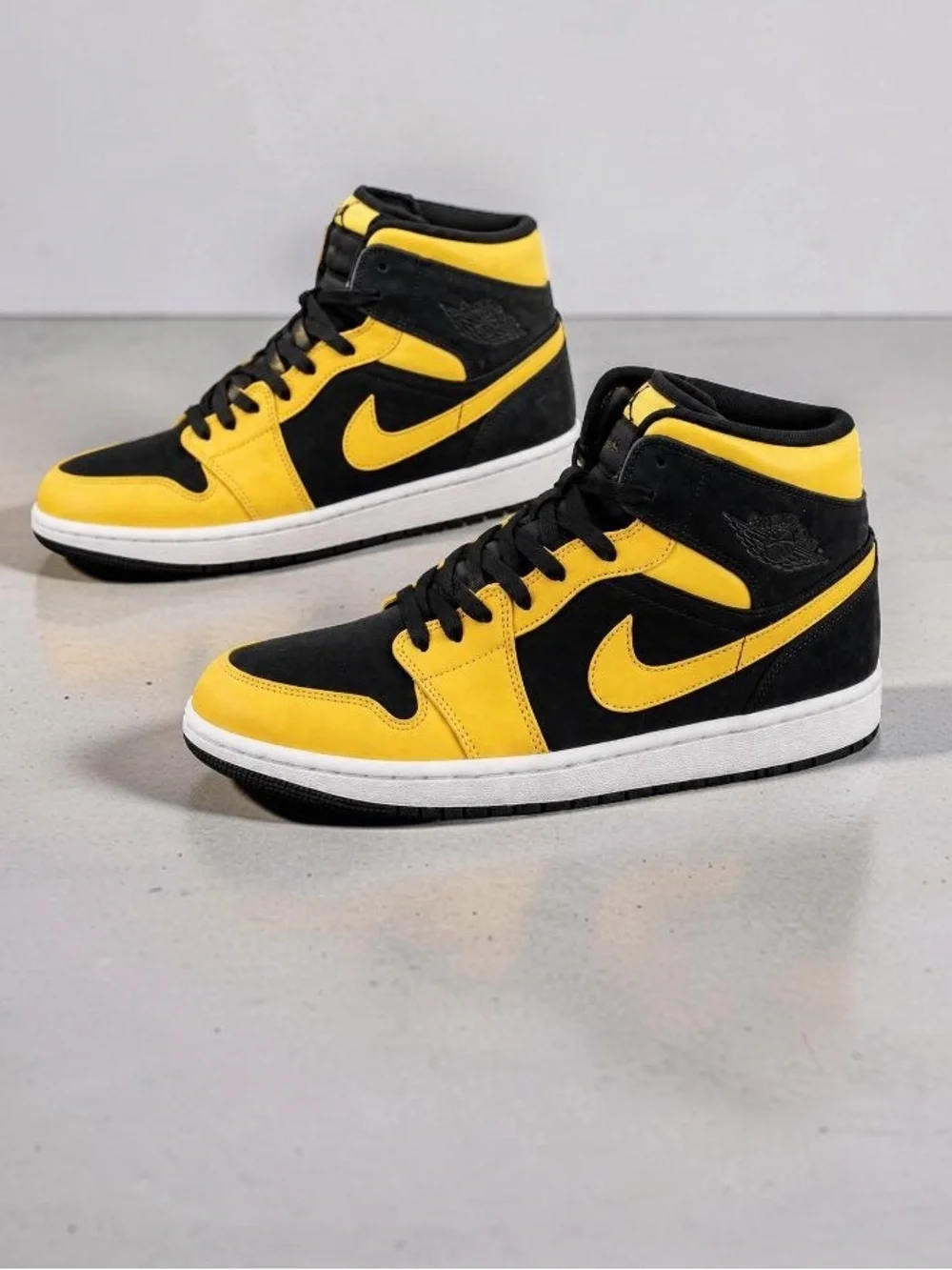 Nike Air Jordan 1 Mid Reverse New Love Yellow Black 554724-071 Size 13